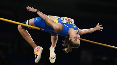 Yaroslava Mahuchikh sets women's high jump world record - ESPN