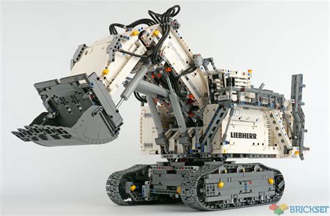 LEGO 42100 Liebherr R9800 review | Brickset