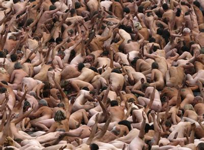 Naked Volunteers Pose For US Photographer