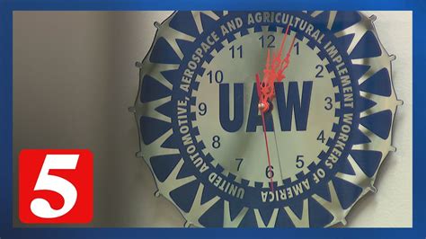 Workers At Spring Hill Gm Plant Join Uaw Strike Youtube