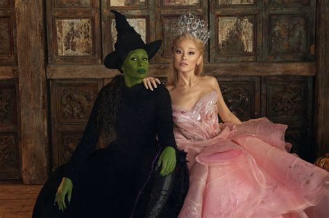 Ariana Grande Y Cynthia Erivo Reaccionan A Sus Barbies De “wicked”