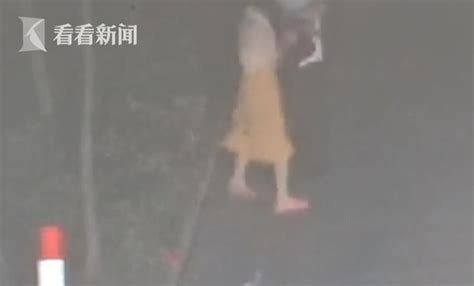 情敌相见分外眼红！男子带小三去前妻家过夜 两女大打出手上演全武行情敌相见 社会资讯 川北在线