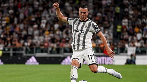 Filip Kostic Given Hero S Welcome At Fenerbahce Video Juvefc