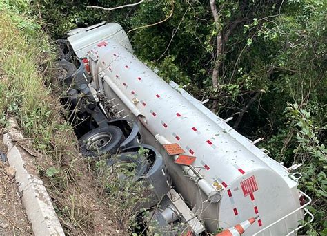 Motorista de Piripiri morre após colisão frontal de automóvel