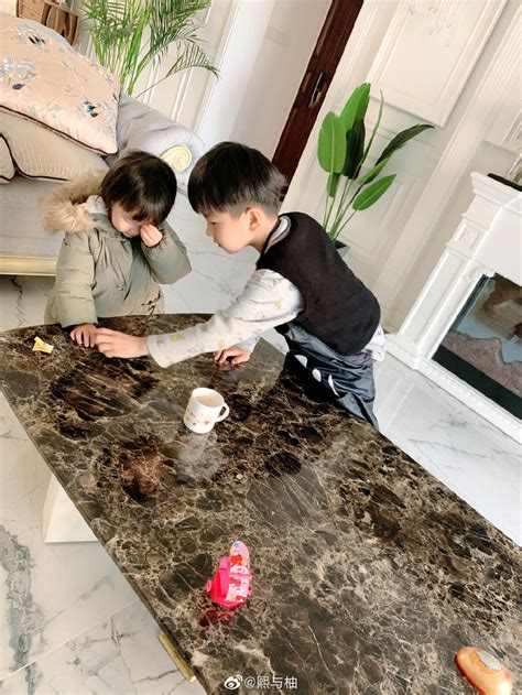 Sau 4 năm gia đình hot nhất MXH Trung Quốc một lần nữa khiến dân tình cảm thán Sao ai cũng đẹp