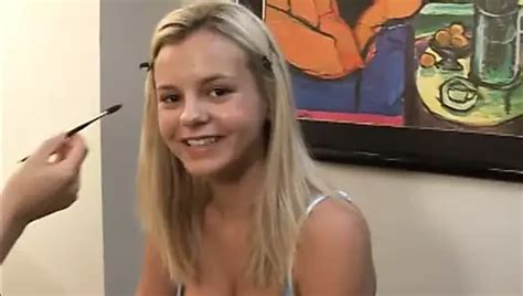 Blonde Slet Met Grote Siliconen Tieten Houdt Van Anale Seks En Krijgt