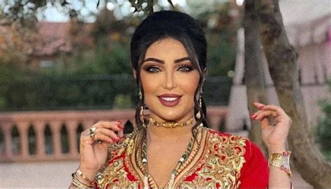 دنيا بطمة تتعرض للسخرية بسبب حذائها الغريب في عيد الفطر وكالة أوقات