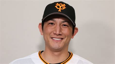 小林誠司が4か月ぶりの打席で今季初ヒット 巨人ベンチは大盛り上がりでファンも笑顔｜日テレnews Nnn