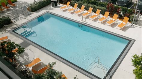 Miami Hotel with Pool Near Airport | Aloft Miami Airport