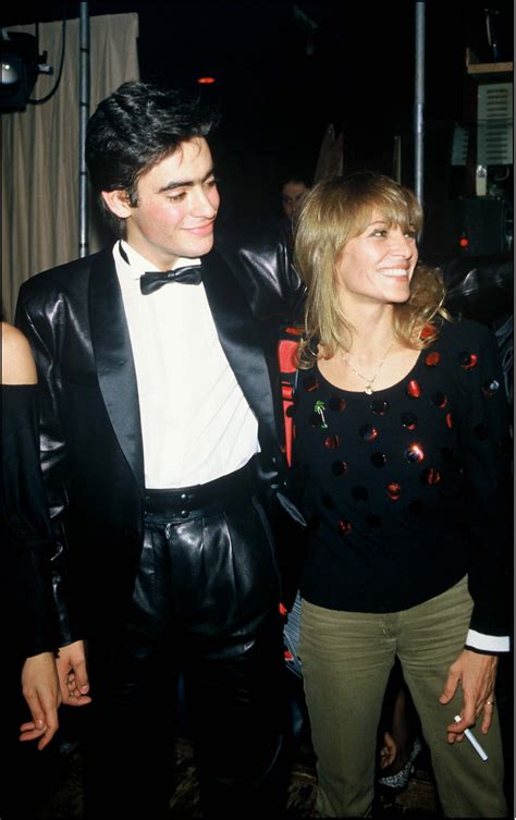 Photo Anthony Delon avec sa mère Nathalie Delon lors d une soirée à