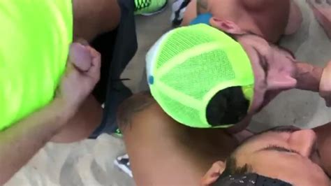 Deux Inconnus Nous Baisent Et Nous Chargent Sur Le Lieu De Drague Pornhub Gay