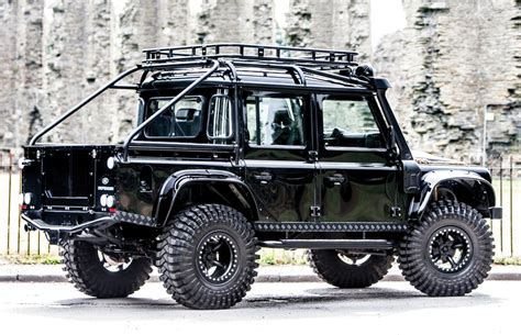 Spectre Land Rover Defender SVX Revivaler