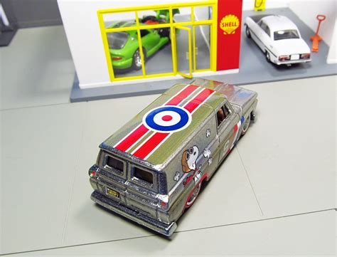 Hot Wheels Peanuts Gmc Suburban