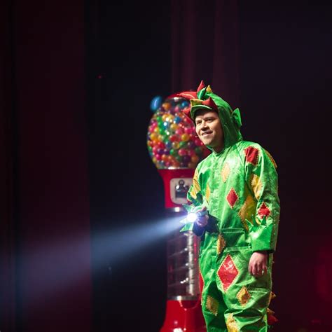 Flamingo Las Vegas: Piff the Magic Dragon