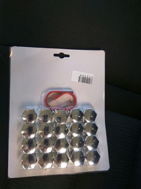 колпачки на колесные гайки — Skoda Octavia A5 Mk2, 1,6 л, 2007 года ...