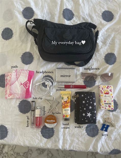 Pin By Lily On B A G S Everyday Bag Essentials Handbag Essentials