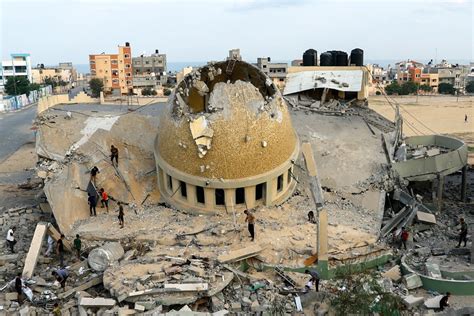 Dua Masjid Di Gaza Hancur Dibom Israel