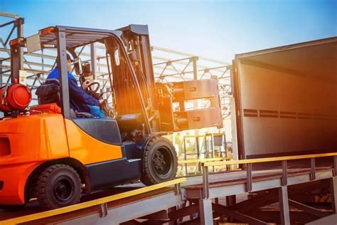 How To Unload A Truck Without A Loading Dock Logity Dispatch