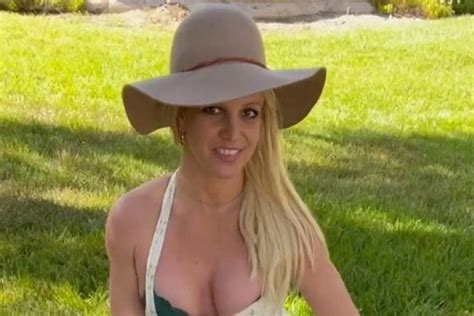 Britney Spears Shows Off Her New Lingerie In Sizzling Video Marca