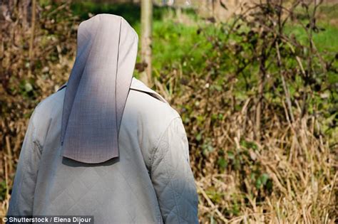 Triple Killer Seduced Nun Who Gave Him Oral Sex In Prison Daily Mail Online