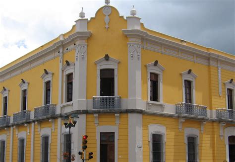 Centro de Arte Contemporáneo Emilia Ortiz Bicentenario Casas y