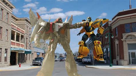 Transformers Earthspark:Bumblebee vs Blitzwing by GojiVolt on DeviantArt