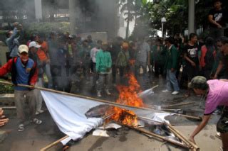 Unjuk Rasa Mahasiswa Sekolah Tinggi Ilmu Ekonomi Indonesia Datatempo