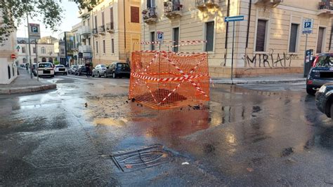 Reggio Calabria Enorme Perdita Dacqua Tra Via Fiorentino E Via Possidonea