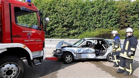 Feuerwehr R Ckt Zu Autobahn Unfall Aus Nw De