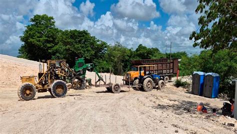 Bloquean ejidatarios de Sergio Butrón accesos a obras del Tren Maya