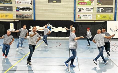 Crozon Spectateurs Au Gala De Twirling B Ton Le T L Gramme