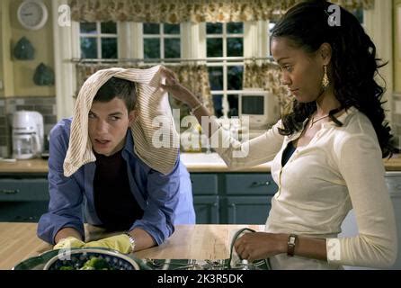 ASHTON KUTCHER, ZOE SALDANA, GUESS WHO, 2005 Stock Photo - Alamy