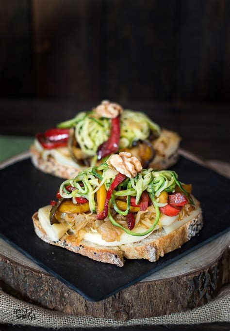 Tosta De Verduras Y Provolone Amasa La Masa