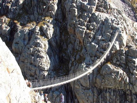 World Travel Zone: 10 Most Scary Bridges In The World