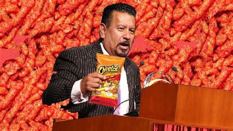 Descubren que la increíble historia del conserje mexicano que creó los Cheetos Flamin Hot es