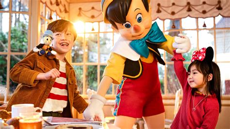 Plaza Garden Com Personagens Da Disney Restaurantes Na Disneyland