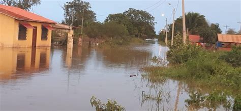 TORRENCIAL LLUVIA EN CUATRO CAÑADAS Y OKINAWA DEJA CALLES ANEGADAS Y