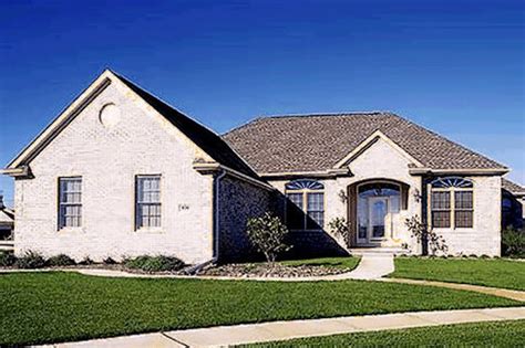 Traditional Style House Plan 3 Beds 2 Baths 1980 Sqft Plan 20 115