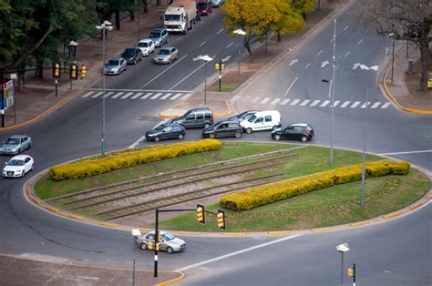 Rijden Over Een Rotonde Hoe Werkt Dat Rijlesdenhaag Nl