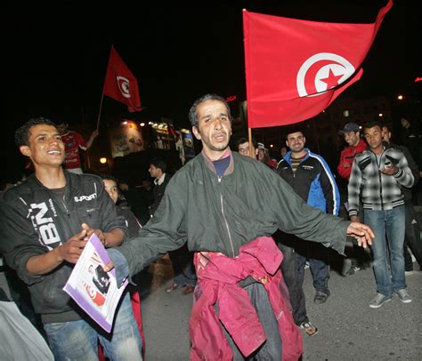 Cientro De Tunecinos Celebran En Las Calles L Rtve Es