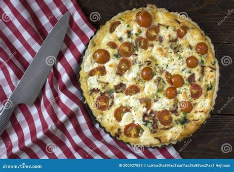 Cheese and tomato quiche stock image. Image of cooking - 200927589