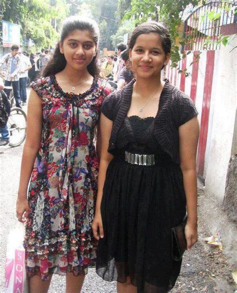 Homely Indian Girls: College girls from Kolkata Photos