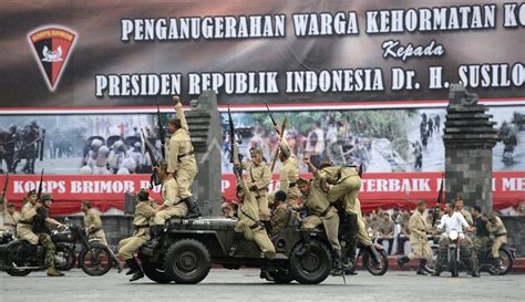 Teaterikal Sejarah Brimob Antara Foto