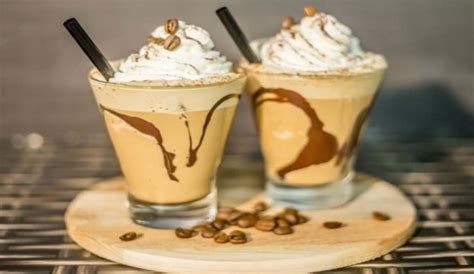 Frappé al caffè la ricetta per un dessert ideale per giornate calde ed