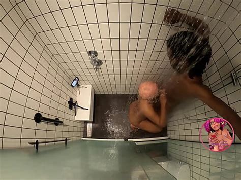 Cosplayer de anime de ébano se la follan en la ducha XVIDEOS
