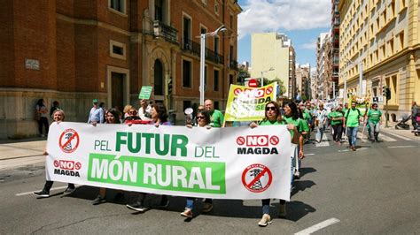 Una marea verde de unas 3 000 personas grita en Castelló no a las