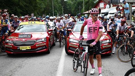 Tour de France brutal Heftiger Massensturz stoppt Peloton früh