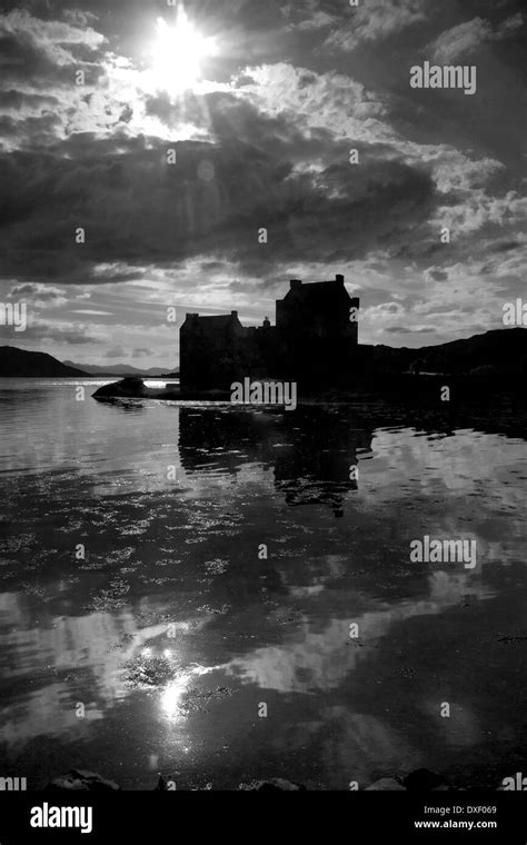 Eilean Donan Castle Loch Duich Stock Photo - Alamy