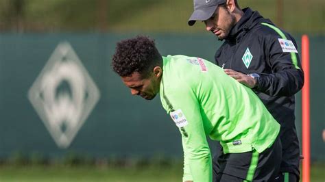 Werder Bremen Training Gebre Selassie Und Robert Bauer Am Mittwoch