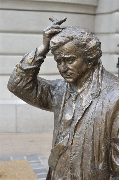 Columbo statue - Wikipedia